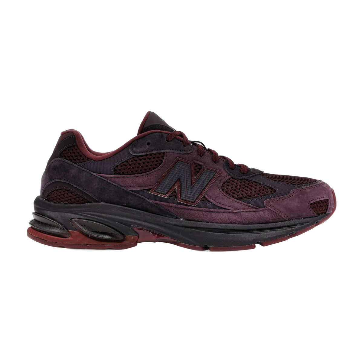 New Balance sneakers at Essent Club