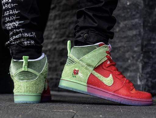 Nike SB Dunk High Strawberry Cough - YankeeKicks Store